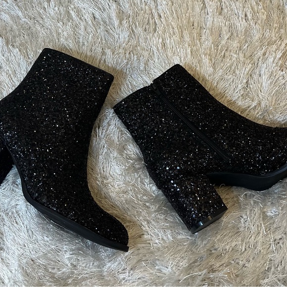 Comfy and chic glitter ankle boots in 5 fun colors. - Picture 3 of 4